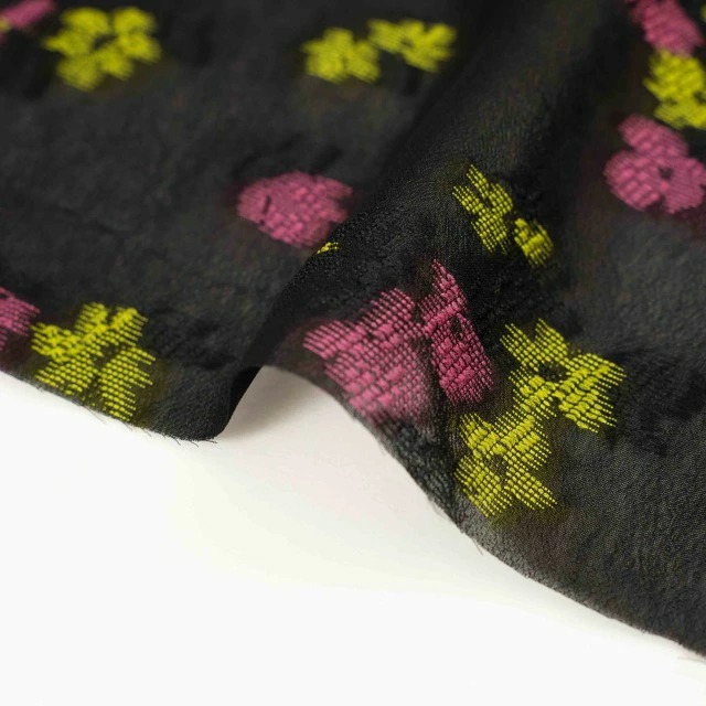 ピンクとイエローの花柄ジャガード