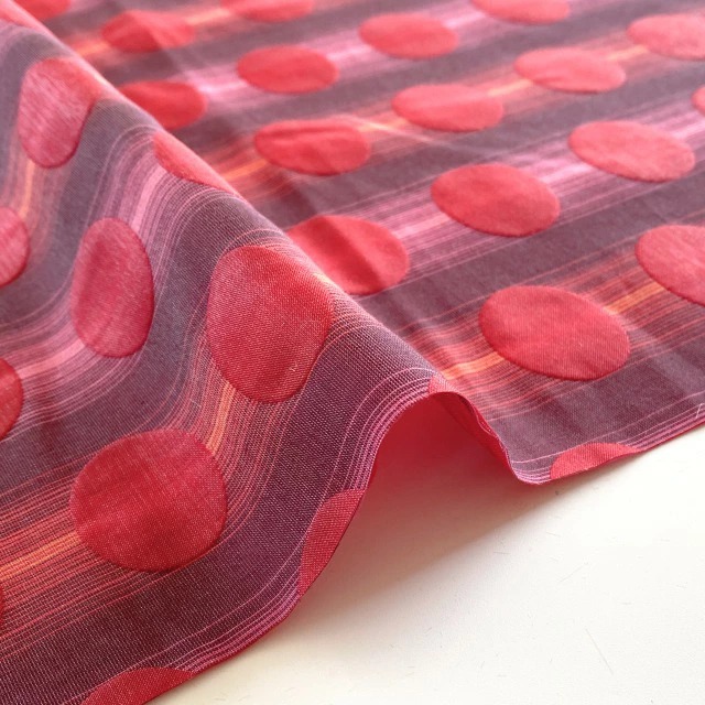 二重織りの水玉ジャガード